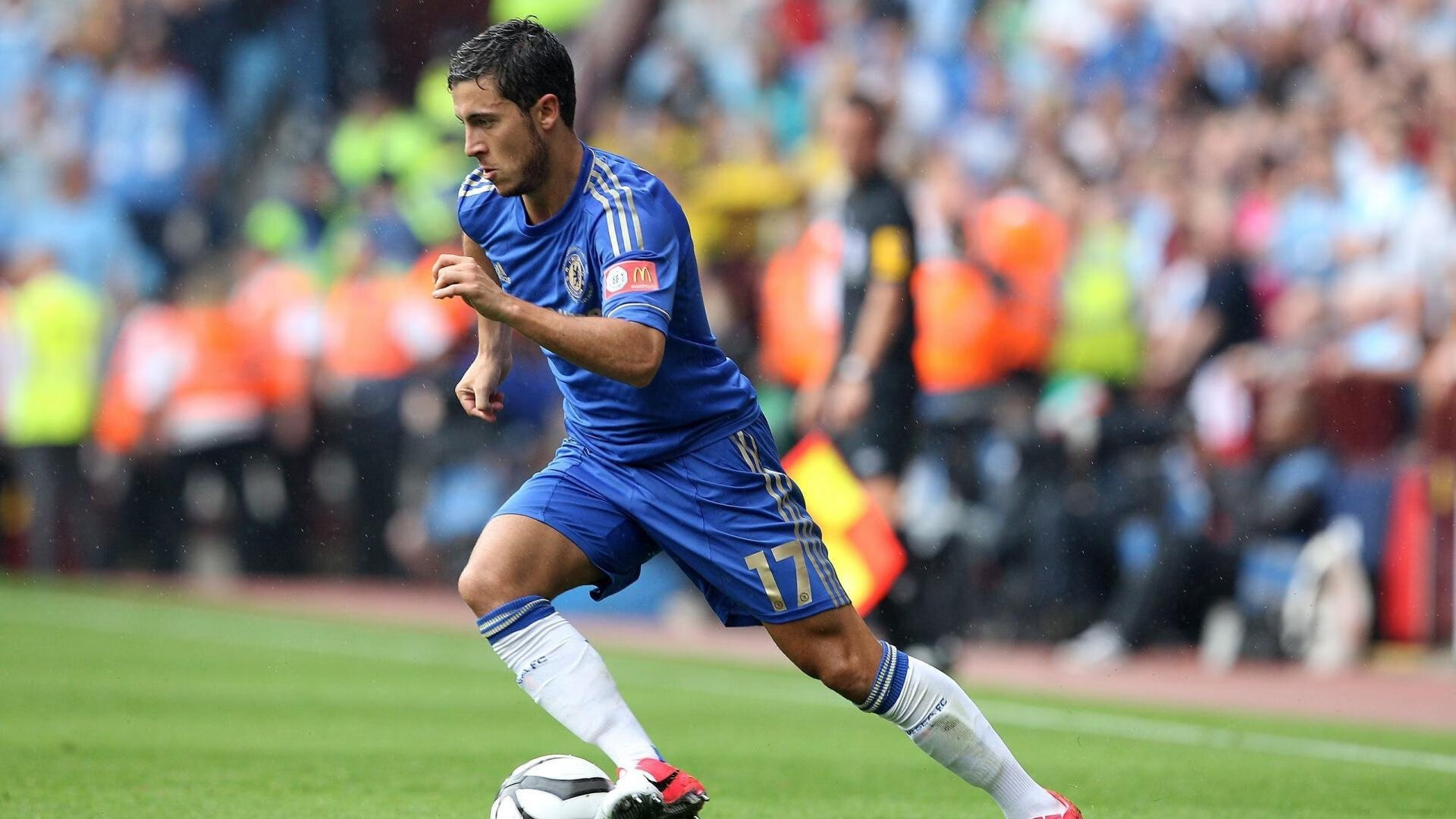 曼联豪砸千万签下中场妖星，复兴之路从此开启，曼联中场名宿